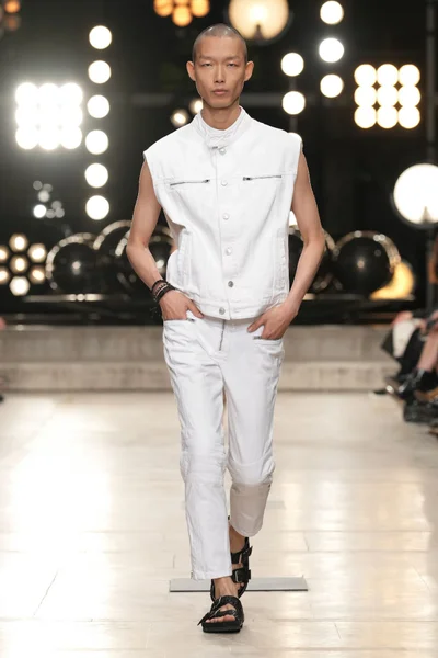 Look 49